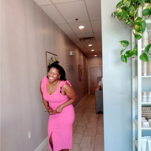 Hello, Meet Your Posher - Picture 9 of 10